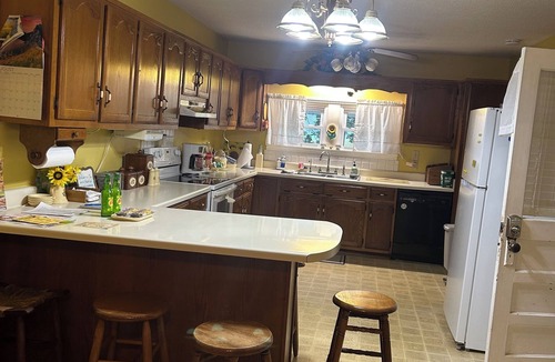 Pulaski House | Near I-65-Quiet Country Escape at Indian Creek Farmhouse