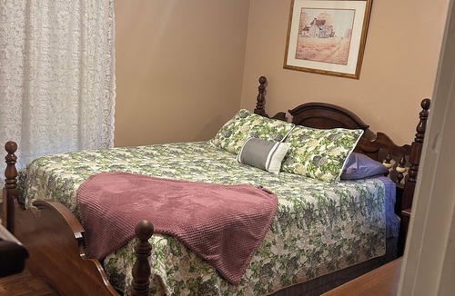 Pulaski House | Near I-65-Quiet Country Escape at Indian Creek Farmhouse