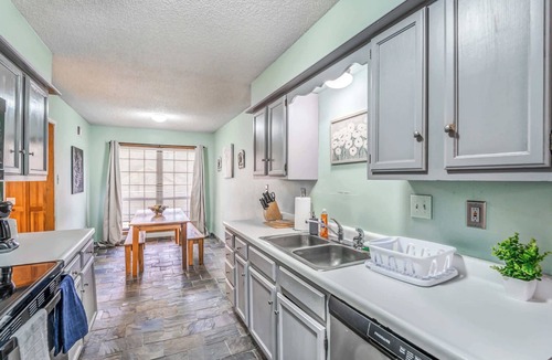 Cordova House | Near Shelby Farms & Greenline- Cordova Comfort