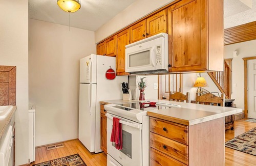 Reeds Spring Cabin | Near Silver Dollar City & Entertainment with Free Tickets-Romantic Getaway-Golf Course On Site