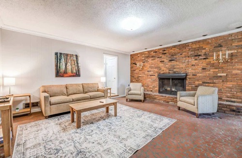 Whitehaven House | Near the Airport and Graceland! Holmesdale Hideout