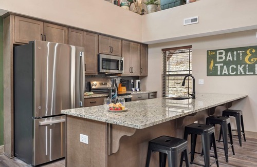 Hollister Cabin | Near Thunder Ridge: Water View, Community Indoor Pool & Free Local Attraction Tickets