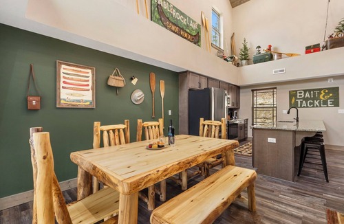 Hollister Cabin | Near Thunder Ridge: Water View, Community Indoor Pool & Free Local Attraction Tickets