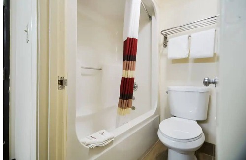 Paducah Hotel | Near William Clark Market House Museum! Pets Are Welcome, Free Parking!