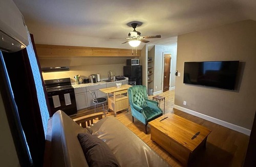 Taylor Berry House | Neon Jungle Hideaway | Hot Tub | 5 Bedroom