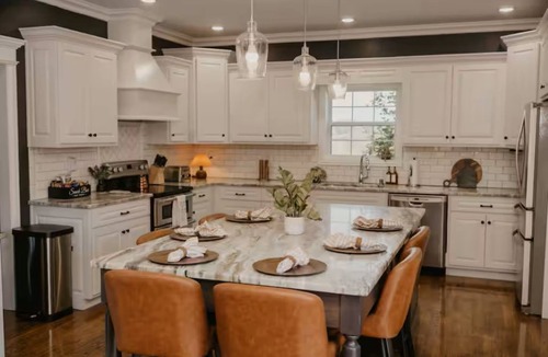 Chaplin House | NEW - 29 Acre Private Hilltop Resort - Bourbon Trail - Heated Pool - Pickleball