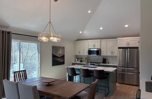 Platte City House | New 4BR Modern Home ~ 5 minutes to MCI ~ 30 minutes to Arrowhead Stadium