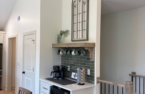 Platte City House | New 4BR Modern Home ~ 5 minutes to MCI ~ 30 minutes to Arrowhead Stadium