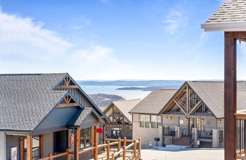 Indian Point House | NEW! 6 BR, Pools, Hot Tub, Game Rm, Theater Rm, LAKE Views, Location, Sleeps 18