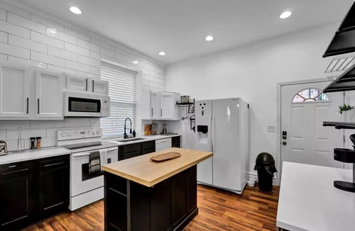 Shelby Park House | New! Boho Comfort in the City! Spacious! Modern!