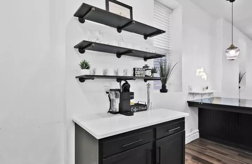 Shelby Park House | New! Boho Comfort in the City! Spacious! Modern!