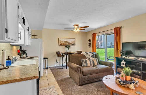 Hollister Condo | New! Branson Condo: Boho Farmhouse