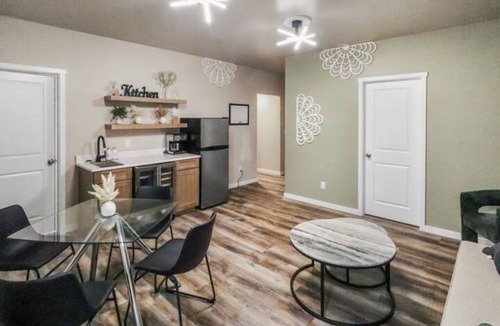 Gretna House | New Build 5BR Near Downtown, Garage, EV Charger, W/D, Pet-Friendly, I-80