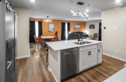 Gretna House | New Build 5BR Near Downtown, Garage, EV Charger, W/D, Pet-Friendly, I-80