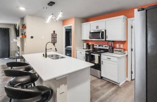 Gretna House | New Build 5BR Near Downtown, Garage, EV Charger, W/D, Pet-Friendly, I-80