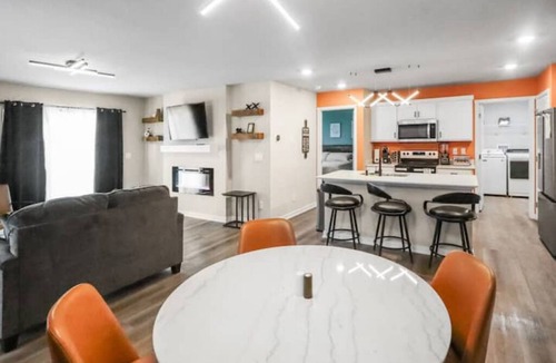 Gretna House | New Build 5BR Near Downtown, Garage, EV Charger, W/D, Pet-Friendly, I-80