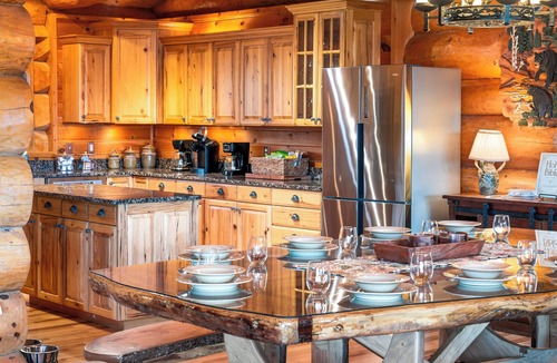 Pittman Center Cabin | New Cabin! Family Fun - 6 BR - Smoky Mountains Views, Hot Tub, Arcades