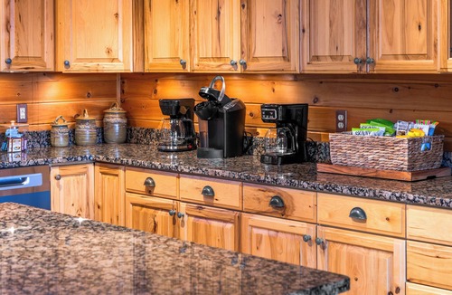 Pittman Center Cabin | New Cabin! Family Fun - 6 BR - Smoky Mountains Views, Hot Tub, Arcades