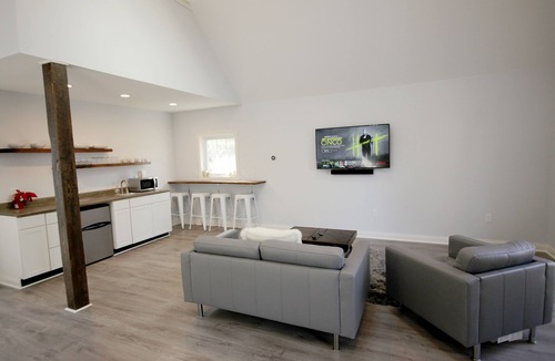Old Louisville House | New. Clean and affordable!