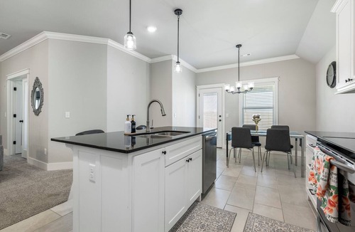Springdale House | New Home: King bed, Near U of Ark, Family Friendly