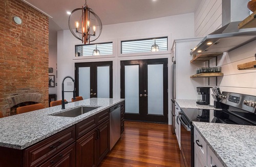 Clifton House | New! Kings on Restaurant Row! HotTub!Close to NuLu