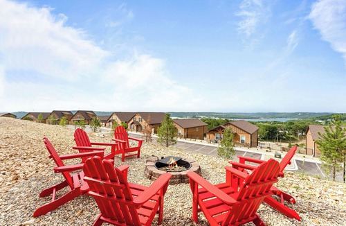 Kimberling City House | NEW! LAZY RIVER+Pools+Hot Tub+Game Rm+Theater Rm+Arcade, LAKE Views, Sleeps 22