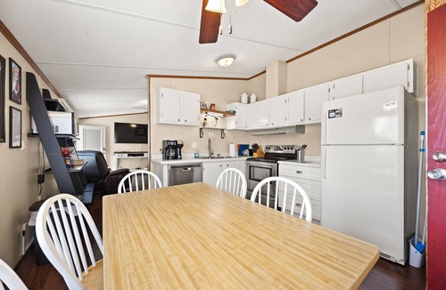 Burkesville House | NEW listing 3/2!Boat Slip<1 mile DHL/Sulphur Crk-hosted by Cumberland Collective
