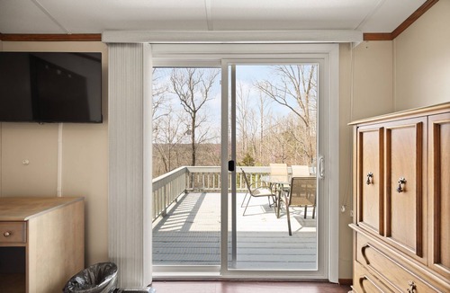 Burkesville House | NEW listing 3/2!Boat Slip<1 mile DHL/Sulphur Crk-hosted by Cumberland Collective