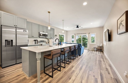 Celina House | NEW listing~hot tub~MNT views~container home-2bed/2bath