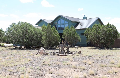 Show Low House | New Listing! Luxury cliff-side retreat. Isolated & Serene with EPIC views.