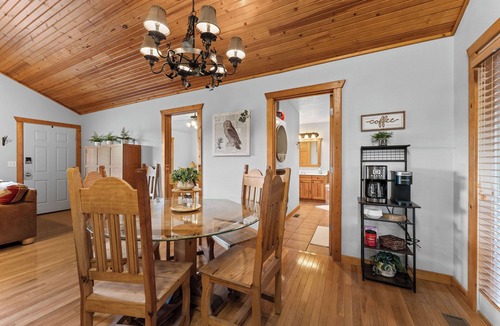 Reeds Spring Cabin | New Listing, Stand alone Cabin, Stonebridge