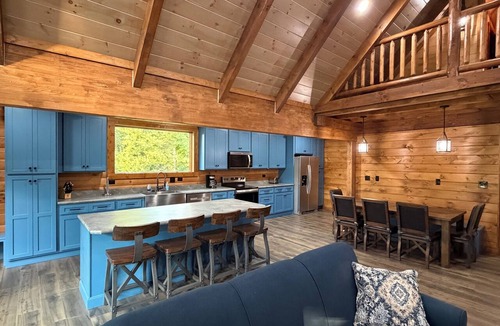 Jamestown Cabin | New Log Cabin on Cumberland River next to ramp 3-bedroom cabin in Jamestown, Ky