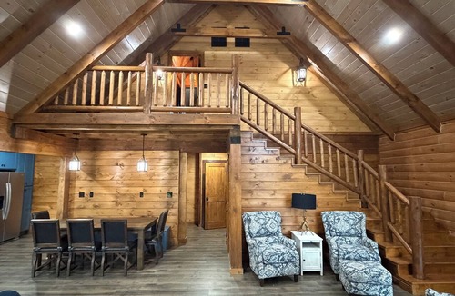 Jamestown Cabin | New Log Cabin on Cumberland River next to ramp 3-bedroom cabin in Jamestown, Ky