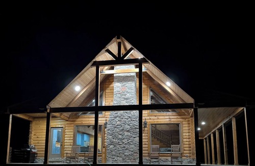 Jamestown Cabin | New Log Cabin on Cumberland River next to ramp 3-bedroom cabin in Jamestown, Ky