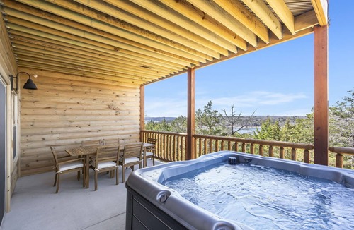 Table Rock House | New Log Cabin, Pvt Hot Tub, Free Daily Activities, Shuffleboard, Arcade