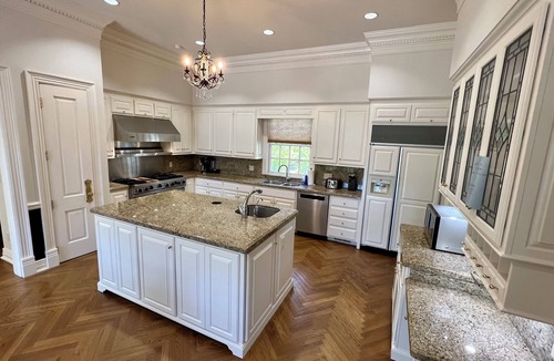 Branson House | New Private Lakefront Mansion on 5acres-3 Homes!Sleeps 44~Huge Pool/Hot tub/Dock
