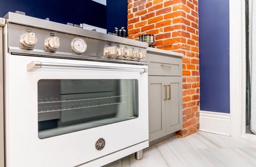 Beechmont House | *New* Sophisticated 4BR in Prime Central Location