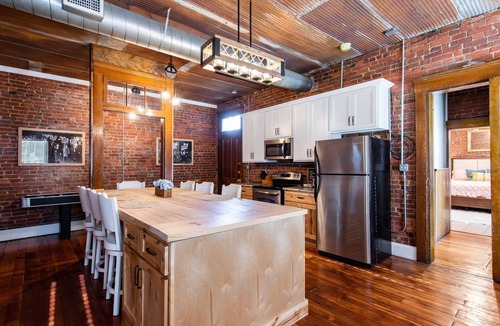 Shelby Park House | New! The Old Timer - 5BR/4.5BA - Hot Tub! Historic!