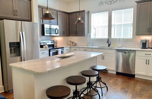 Nashville House | New Townhome w/parking walkable to coffee/bars/food