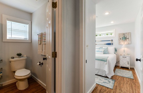 Lampe Cottage | Newer 2 Bedroom 1 Bathroom House - Sleeps 5 Queen bed , triple bunk bed