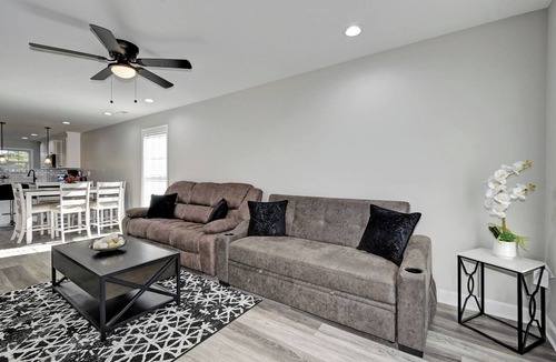 West Buechel House | Newly Built Home Near Downtown Louisville