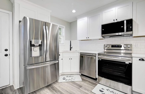 West Buechel House | Newly Built Home Near Downtown Louisville