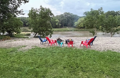 Knox County House | Newly Remodeled Creekside Bungalow on 3 acres with private Beach/Creek access