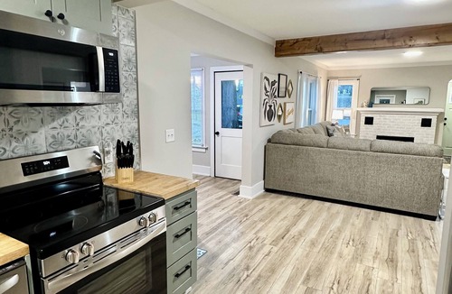 Maryville House | Newly renovated 3-bedroom home with backyard & space for the family