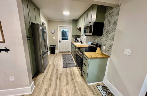 Maryville House | Newly renovated 3-bedroom home with backyard & space for the family
