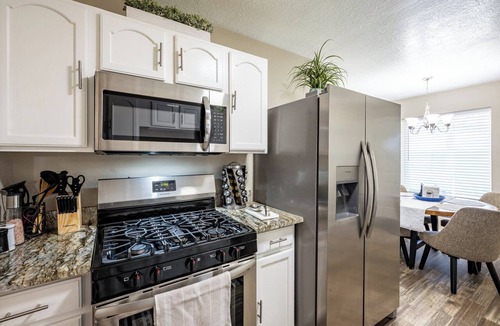 Westgate Heights House | Newly renovated 3Bed 2Ba Family Home with Mountain View
