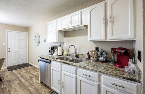 Westgate Heights House | Newly renovated 3Bed 2Ba Family Home with Mountain View