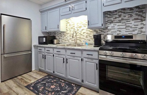 Ashland Apartment | Newly Renovated at The Market Place Apartments Suite 2
