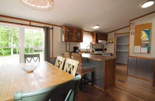 Benton Apartment | Newly Renovated Cottage 2 at the King Creek Lodge and Marina