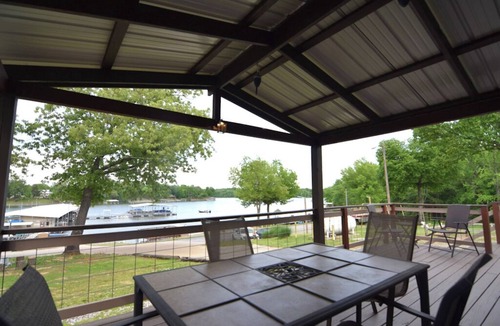 Benton Apartment | Newly Renovated Cottage 2 at the King Creek Lodge and Marina
